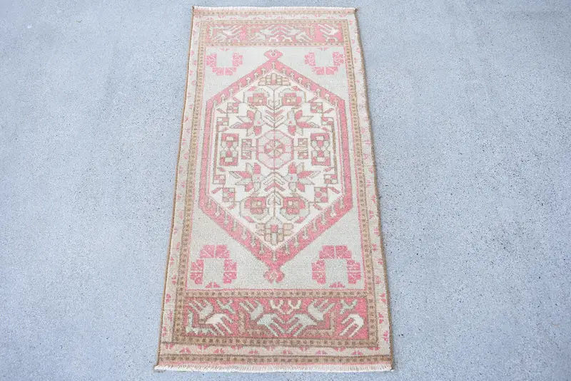 Vintage Teppich, 1,6x3,3 ft kleiner türkischer Teppich, Oushak Beige Rosa Karoteppich - 1
