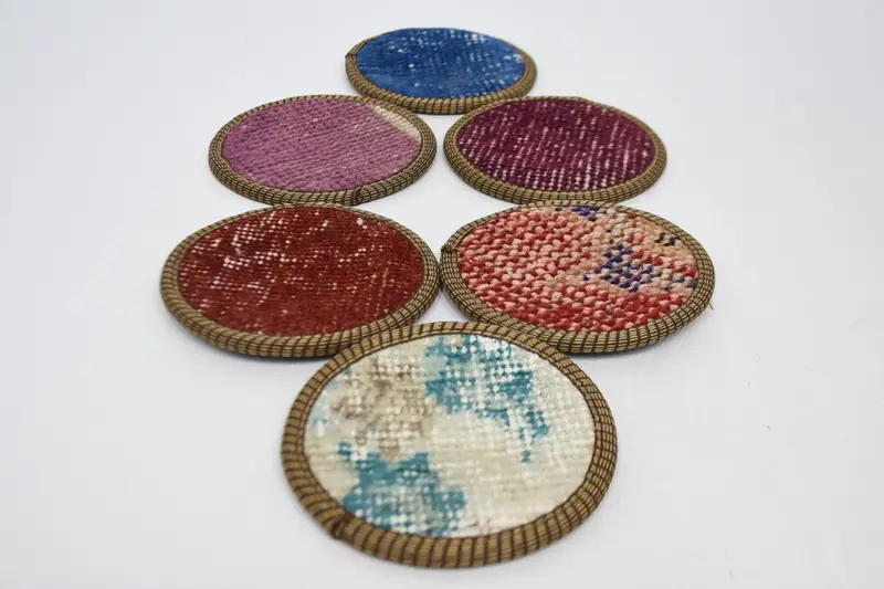 Roter und lila Untersetzer, langlebiges und stilvolles Küchendekor