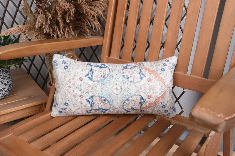 Gesticktes Blumen-Wurfkissen, quadratisches Vintage-Kissen für Wohndekoration