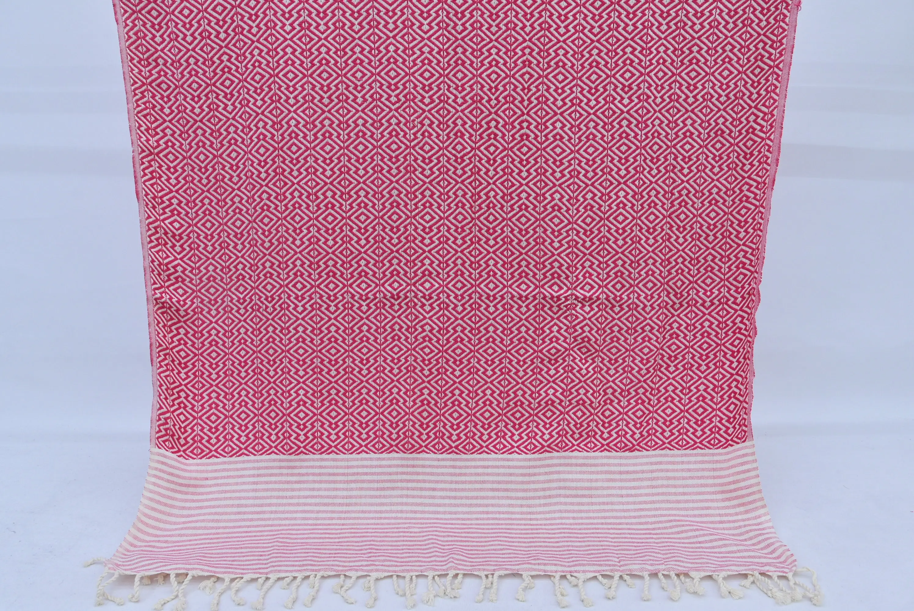 Wedding Gift Diamond Design Organic Cotton Fuchsia Bath Towel, 40x78 inches - 1