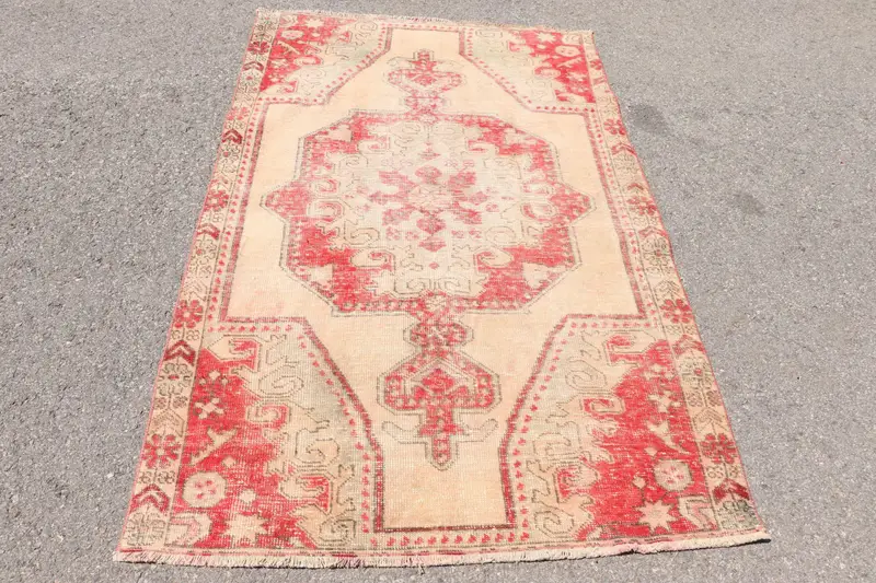 Vintage Oushak Teppich 4,1x6,5 ft (126x199 cm), roter massiver türkischer Teppich - 1