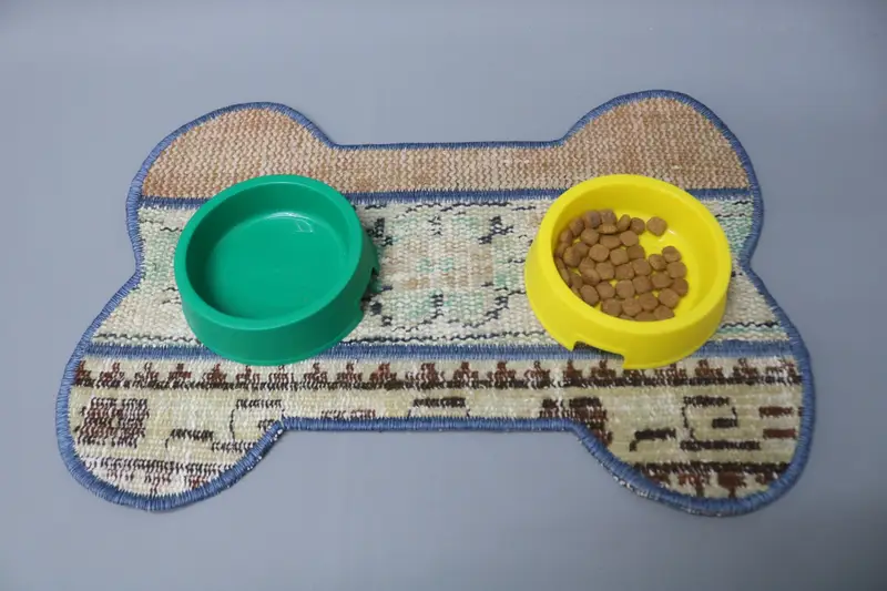 Comfortable Green & Beige Cotton Pet Mat with Foam Filling, Medium Pet Mat