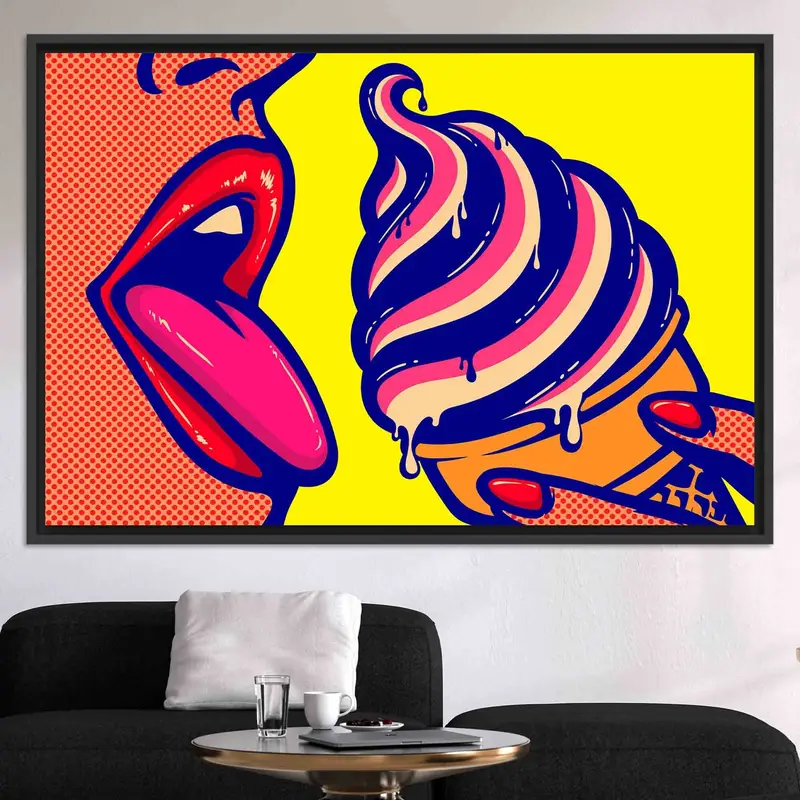 Abstrakter Leinwanddruck mit Pop-Art-Frau, die Eis leckt
