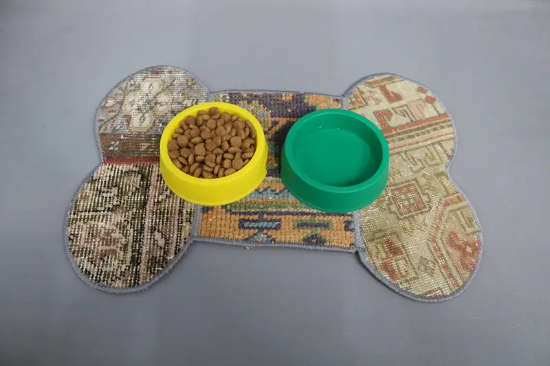 Comfortable Blue & Orange Pet Mat, Medium Foam-Filled Cotton Pad