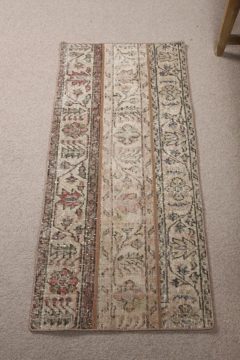 Kleiner türkischer Vintage-Teppich, 1,8 x 4,1 Fuß, braun-roter marokkanischer Wollteppich - 1