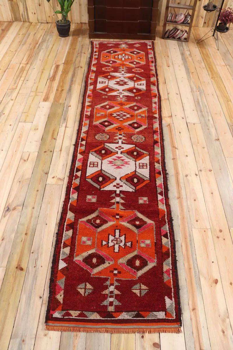 2.7x12.8 ft Vintage Herki Halı, Türk Halısı, Kırmızı Hayvan Baskı Yün Halı - 1