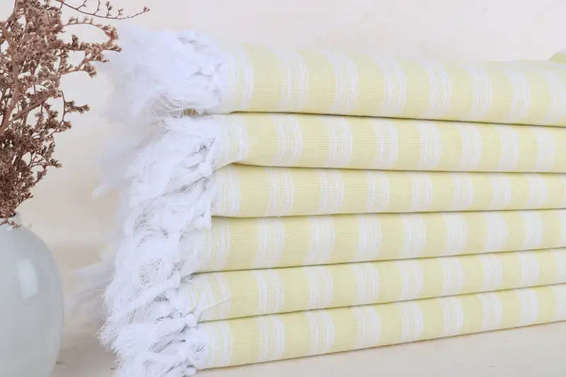 Toalla de playa bordada con monograma de algodón turco, rayas amarillas, 40 x 71 pulgadas