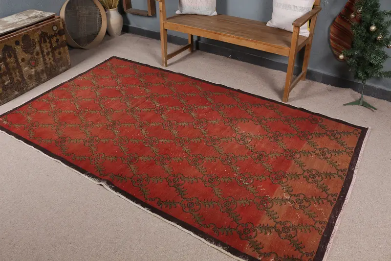 レッドフローラルラグ、4.6x8フィート、エレガントなグリーンペイズリーデザイン
