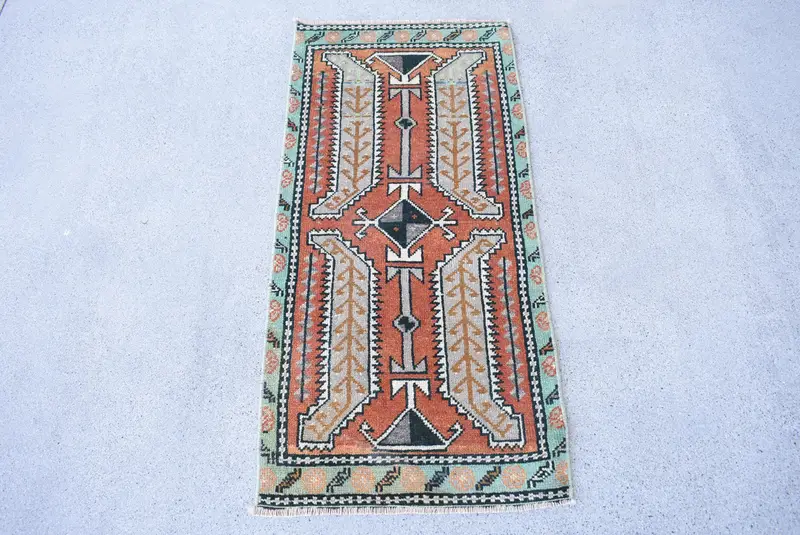 Alfombra turca pequeña de 1,6x3,5 pies, alfombra vintage con plantas y árboles de naranja - 1