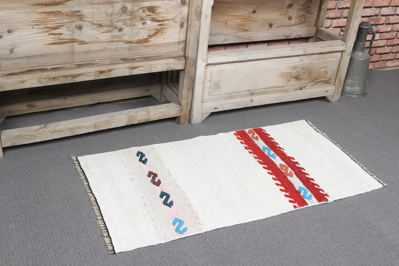 1.7x3.3 ft Küçük Vintage Türk Halısı, Beyaz Bitkiler ve ağaçlar Yün Halı - 1