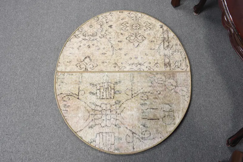 Beigegrüner gepunkteter Teppich, 2,4 x 3 Fuß, schickes Dekor