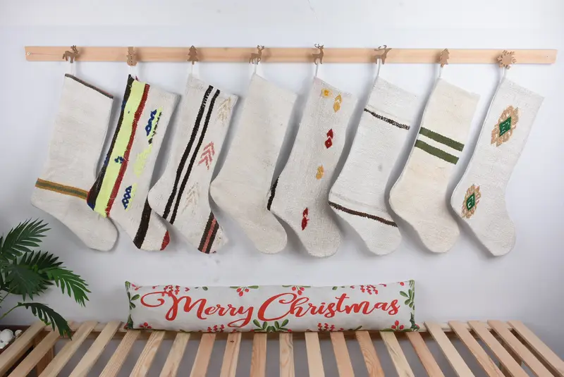 Şenlikli Noel Süsleri Deseni, 8 İnç Geniş Tatil Çorabı