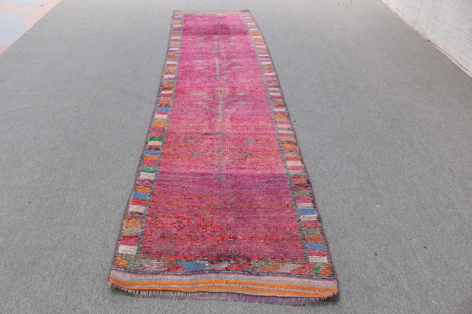 Alfombra turca vintage 2,9x11,3 pies (87x345 cm), alfombra de rayas azul rosa Herki - 1