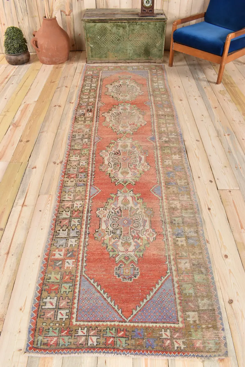 Kırmızı İran Halısı, Yeşil Desenli 2,8x9,7 ft