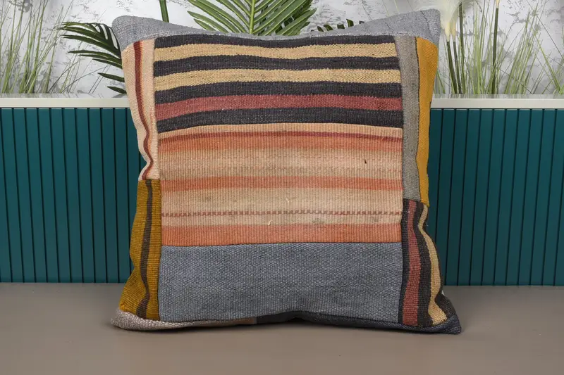 Rot-graues Patchwork-Wurfkissen, 24x24 besticktes Kissen