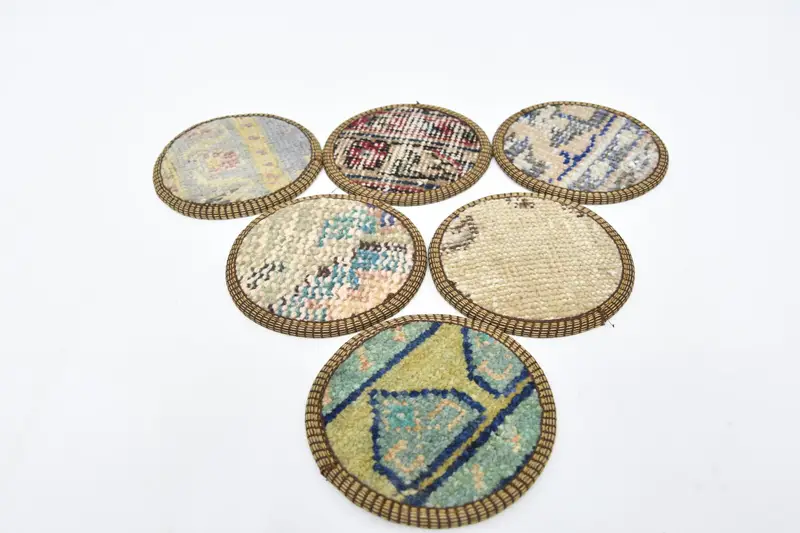 織り質感のあるグリーンとブロンズのコースター、耐久性のあるラグコースター