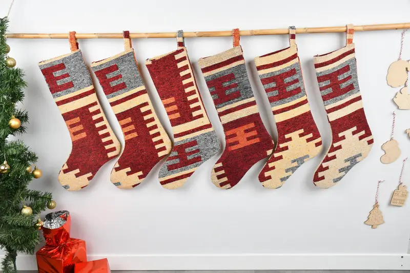 Şenlikli 8 İnç Noel Süs Çorabı, Rahat Tatil Cazibesi