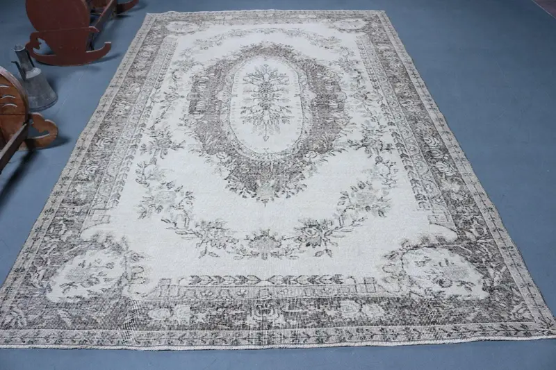 Türk Vintage Büyük Halı 6.5x9.7 ft, Gri Beyaz Hayvan Baskı Halı - 1