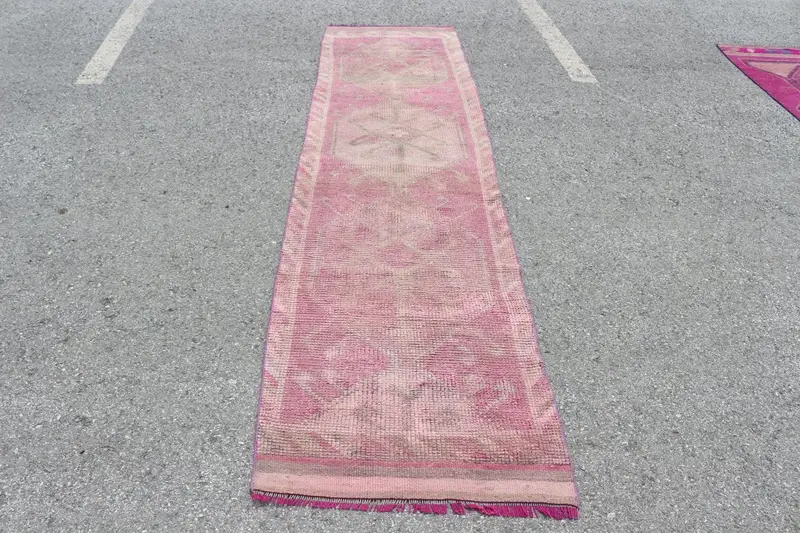 Vintage Runner Halı 2.5x10.6 ft, Türk Herki Pembe Oryantal Yün Halı - 1