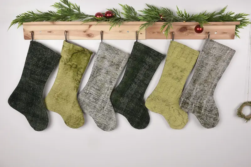 Bej ve Kahverengi Noel Süsleri Çorabı, 17 İnç Geniş Tatil Çorabı