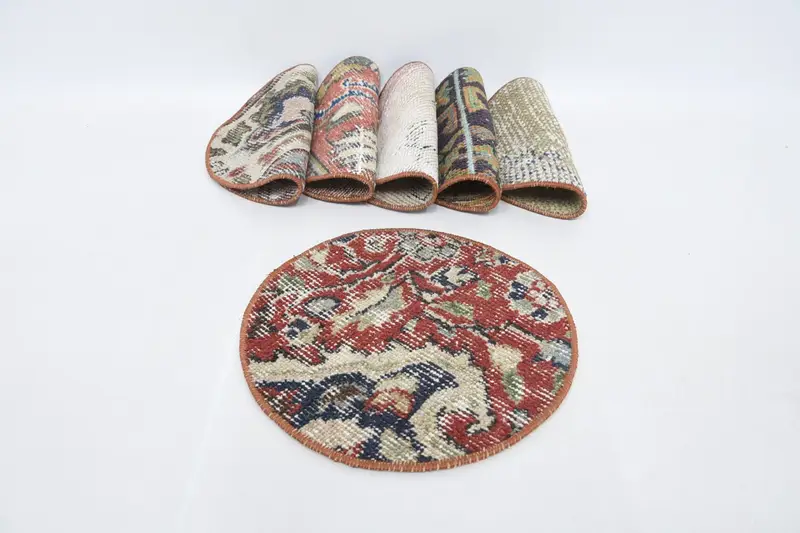 レッド & ベージュ ボヘミアン プレースマット、幅 30 インチのミニマリスト プレースマット