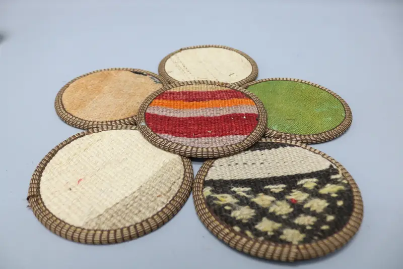 Montaña rusa redonda verde y roja bohemia, montaña rusa Kilim única