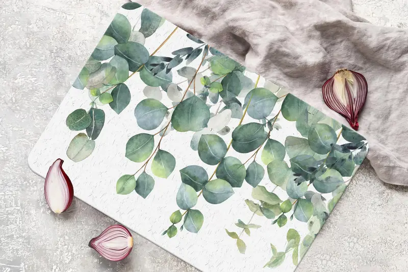 Von Eukalyptus inspiriertes Glasschneidebrett mit minimalistischem Design