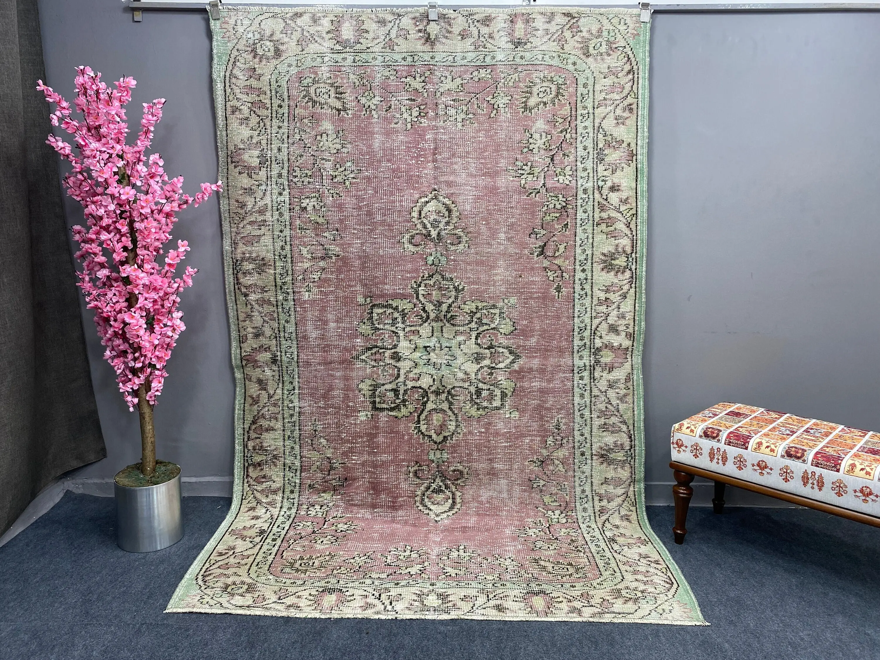 Türkischer 5,6x8,6 ft Teppich, Vintage Teppich, rot umrandete Teppichwolle - 1