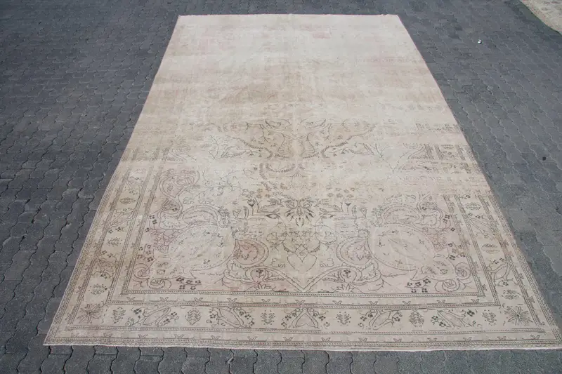 Türkischer Vintage-Teppich, 8,3 x 13,2 Fuß großer Übergröße-Teppich, weiß-rosa eingefasster Wollteppich - 1
