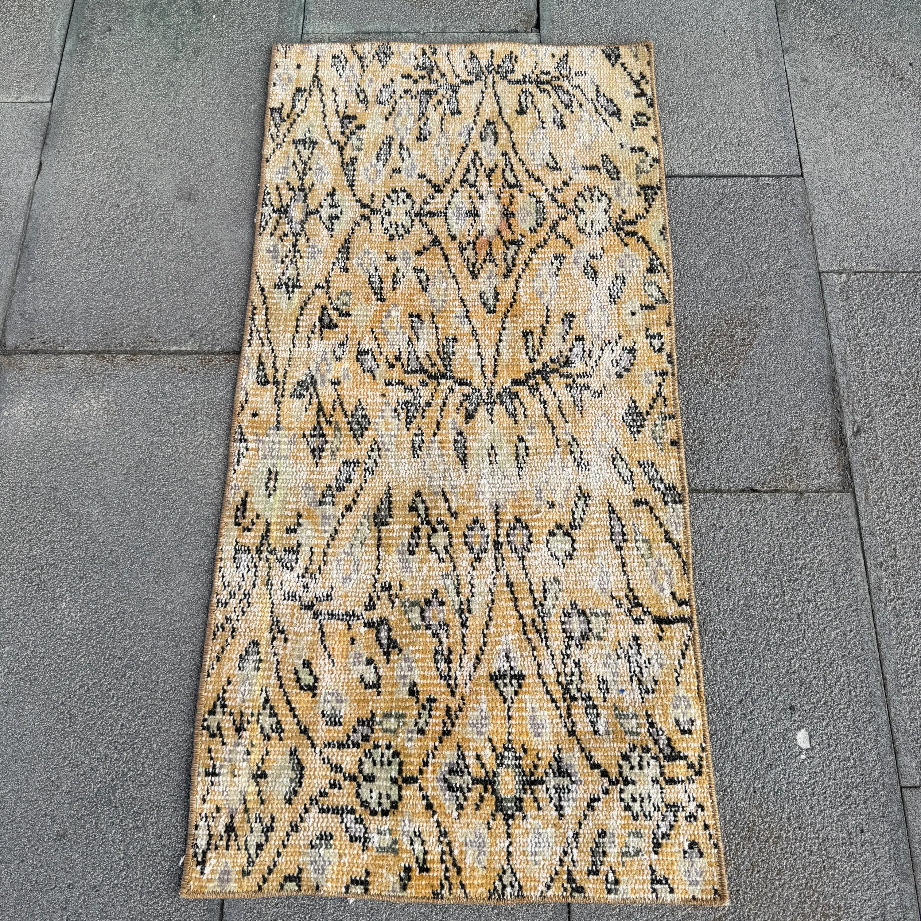 Vintage Halı 1.5x3.2 ft, Sarı Siyah İkat Yün Türk Halısı - 1