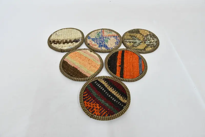 Braun und orange gestreifte Untersetzer, langlebige und stilvolle Teppichuntersetzer
