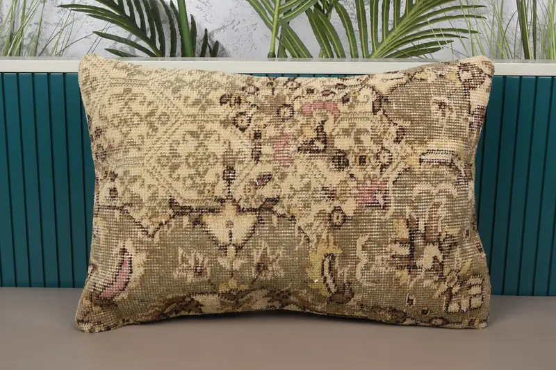 Beige & grün geblümtes Leinenkissen, 16x24 besticktes Wurfkissen