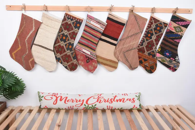 Şenlikli Kilim Noel Çorabı, 8 inç Süslü Noel Çorabı