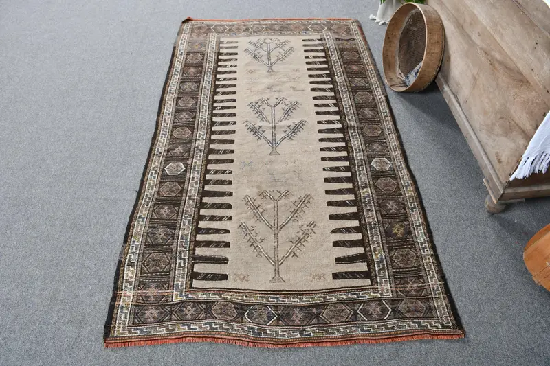 Brauner und beigefarbener Blumenteppich, 3,5 x 6,1 Fuß, elegantes Dekor