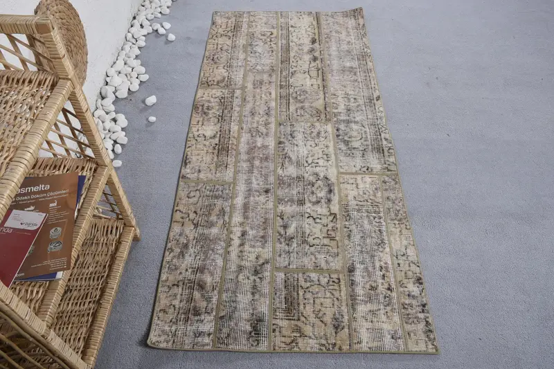 Teppich in Beige und Lila, 2,8 x 6,3 Fuß, Tiermuster