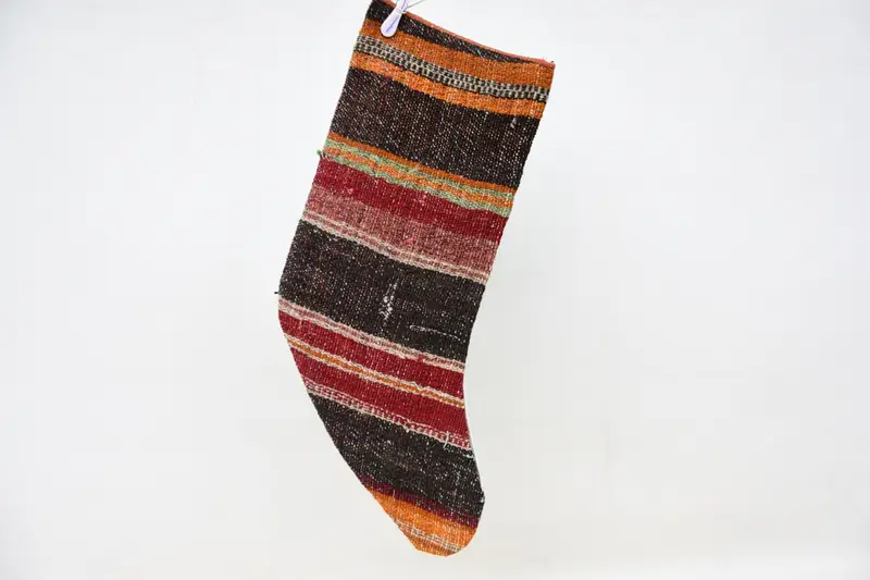 Calcetín de adornos navideños marrón y rojo, calcetín navideño de 9 pulgadas de ancho