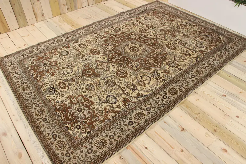 Vintage Halı, Büyük 6.4x9.6 ft Türk Halısı, Kahverengi Bej Bordürlü Yün Halı - 1