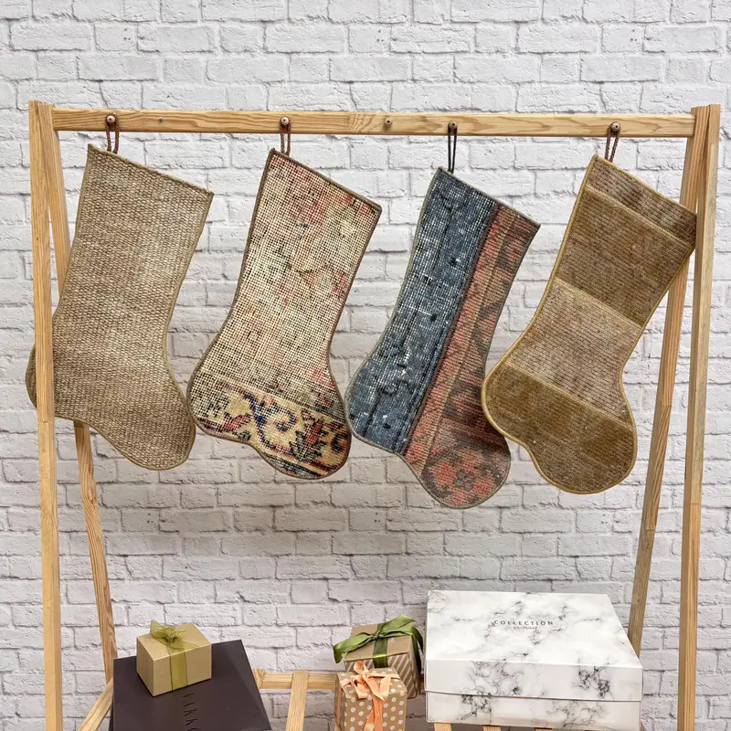 Gökkuşağı Süsleri Noel Çorabı, 9 İnç Geniş Şenlikli Dekor