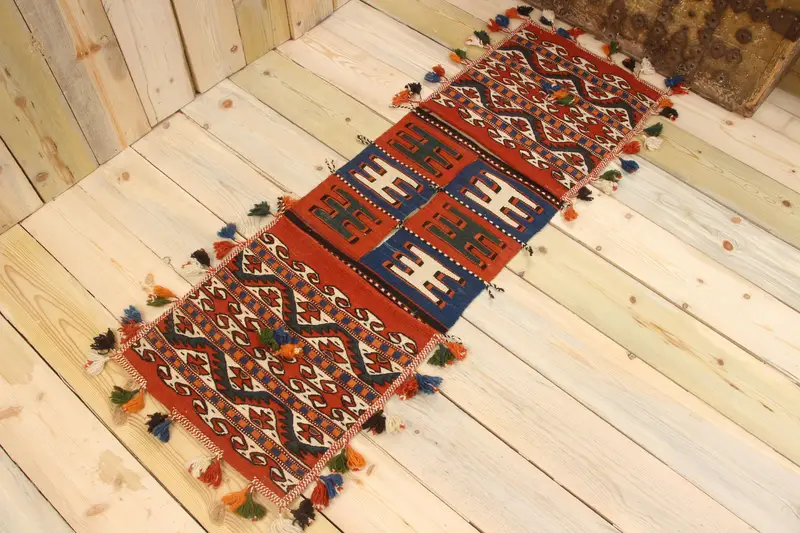 Vintage 1.4x4.1 ft Halı, Küçük Türk Halısı, Kırmızı Hayvan Baskı Yün Halı - 1
