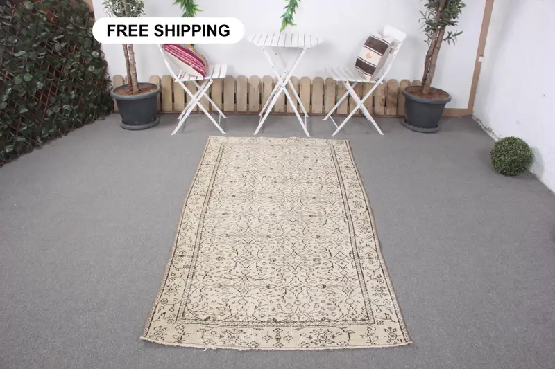 Elegante alfombra persa beige, 10 x 19 m con detalles en marrón