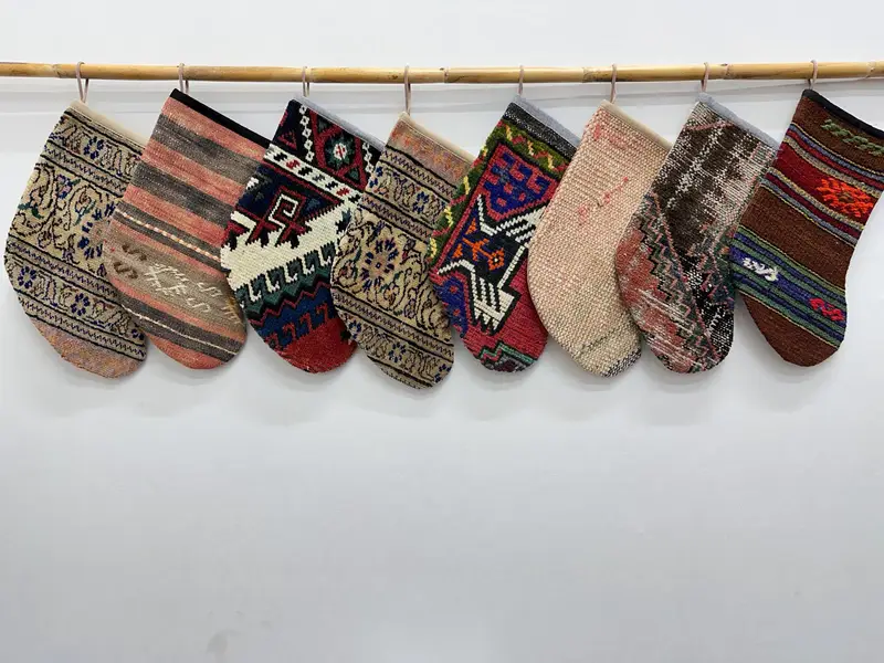 Patrón de adornos navideños festivos, calcetín navideño de 7 pulgadas de ancho