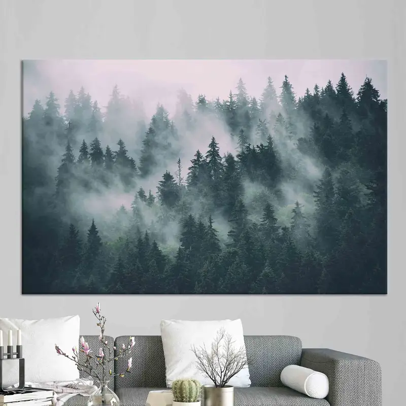 Bezaubernde neblige Bergwaldlandschaft, bedruckte Leinwandkunst