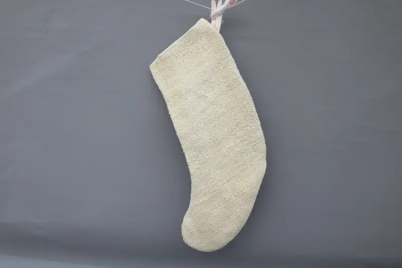 Medias navideñas beige elegantes, medias con estampado de adornos festivos