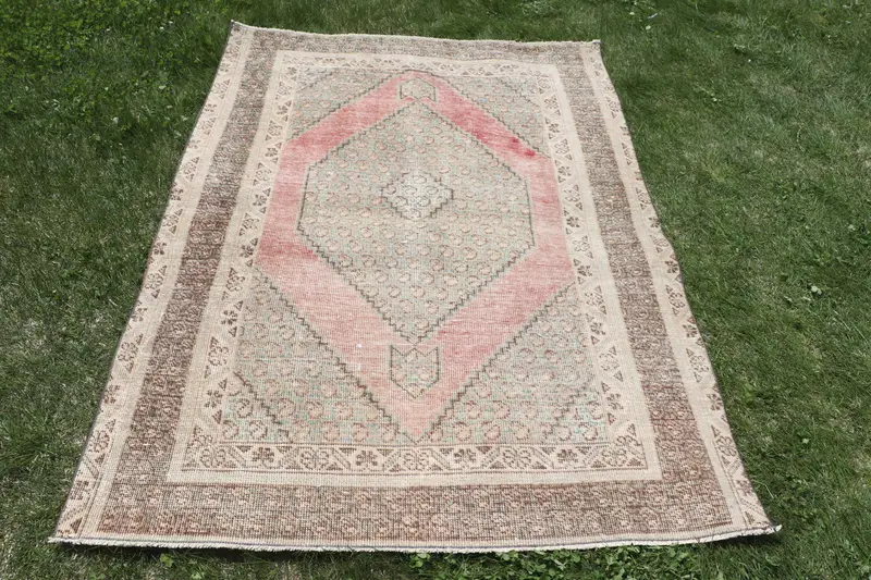 Zarif Bej Halı, Kırmızı Desenli 4,1x5,4 ft