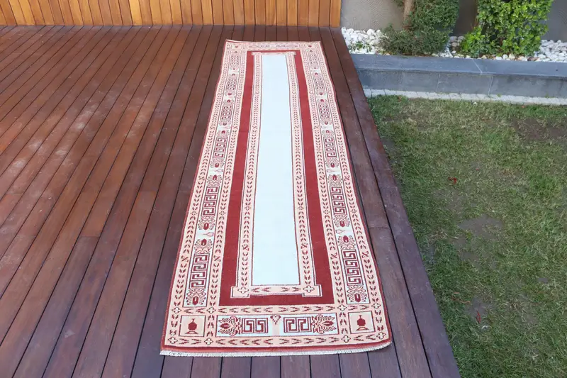 Vintage Türk Yolluk Halısı 2.5x9.3 ft, Kırmızı Beyaz Bitkiler ve Ağaçlar Yün Halı - 1