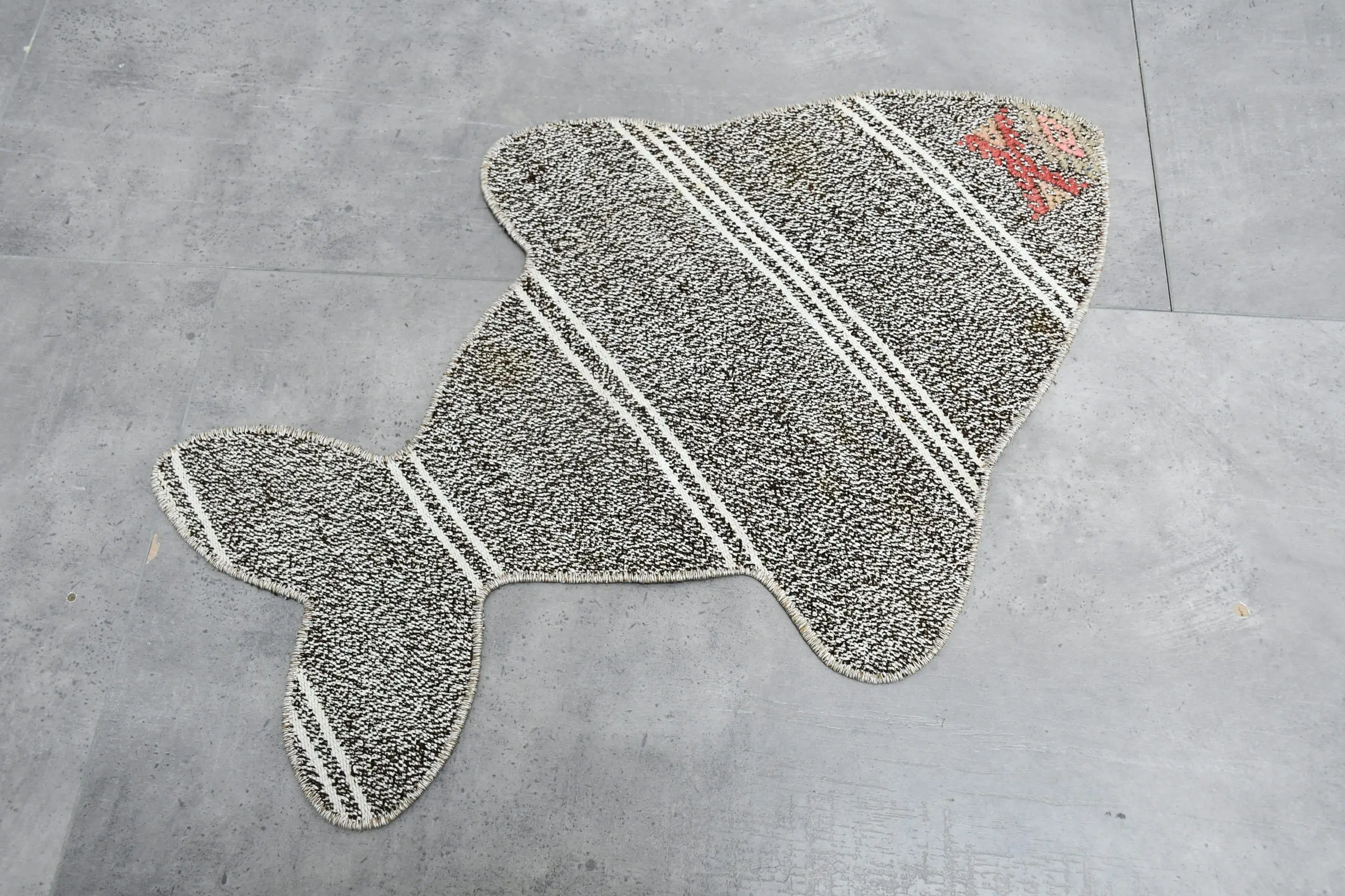 Bohemian Round Wool Placemat, Brown and White Traditional Placemat - 1