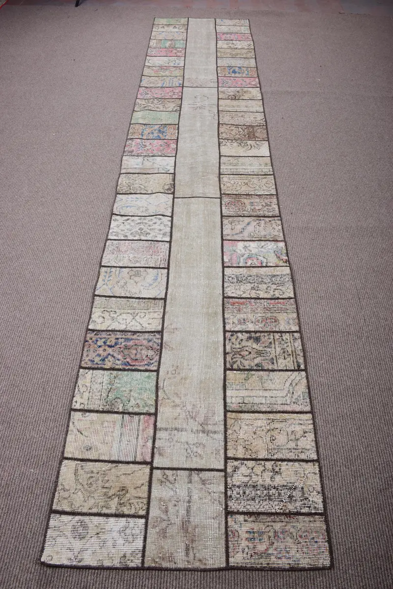 Zarif Bej ve Yeşil Halı, 2,5x12,6 ft Çizgili Tasarım