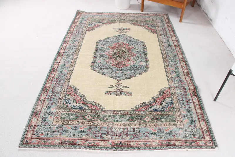 El Yapımı 4x7 ft Kilim, Bej ve Mavi Çiçek-Geometrik