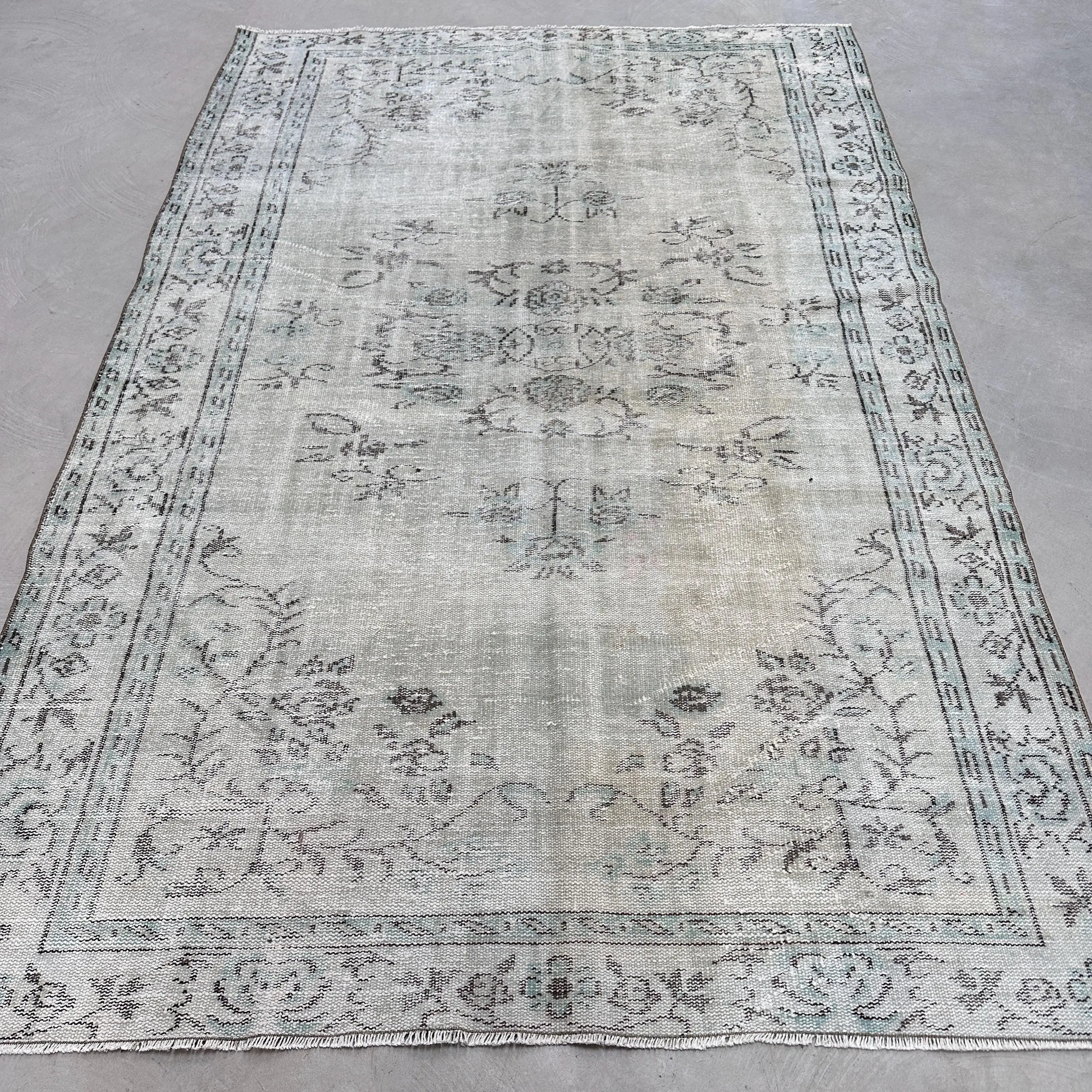 Türk 5.9x9 ft Halı, Büyük Vintage Halı, Gri Mavi Katı Yün Halı - 1