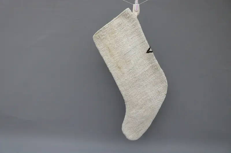 Beyaz Süslemeli Zarif Bej Noel Çorabı, Şenlikli Tatil Dekoru